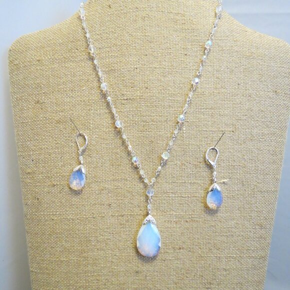 Avon Silver and Opalescent Necklace Set - Picture 1 of 2